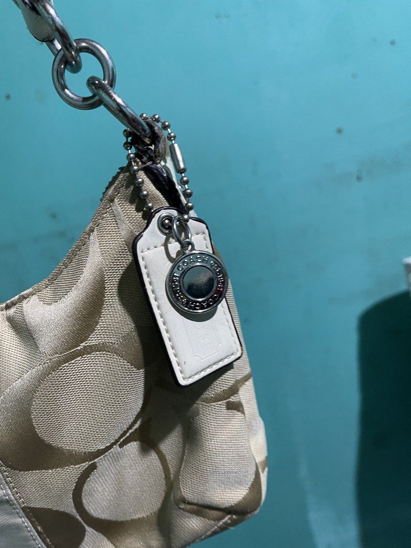 coach kili bag (Category: Shoulder Bags) located in Compostela. Submitted by source_20 (Listing ID 1463498990, Image 3). Description: COACH KILI BAG RANK AB ISSUE SIGN OF USAGE STILL USEABLE 📍DAVAO DE ORO CAN SHIP VIA JNT .