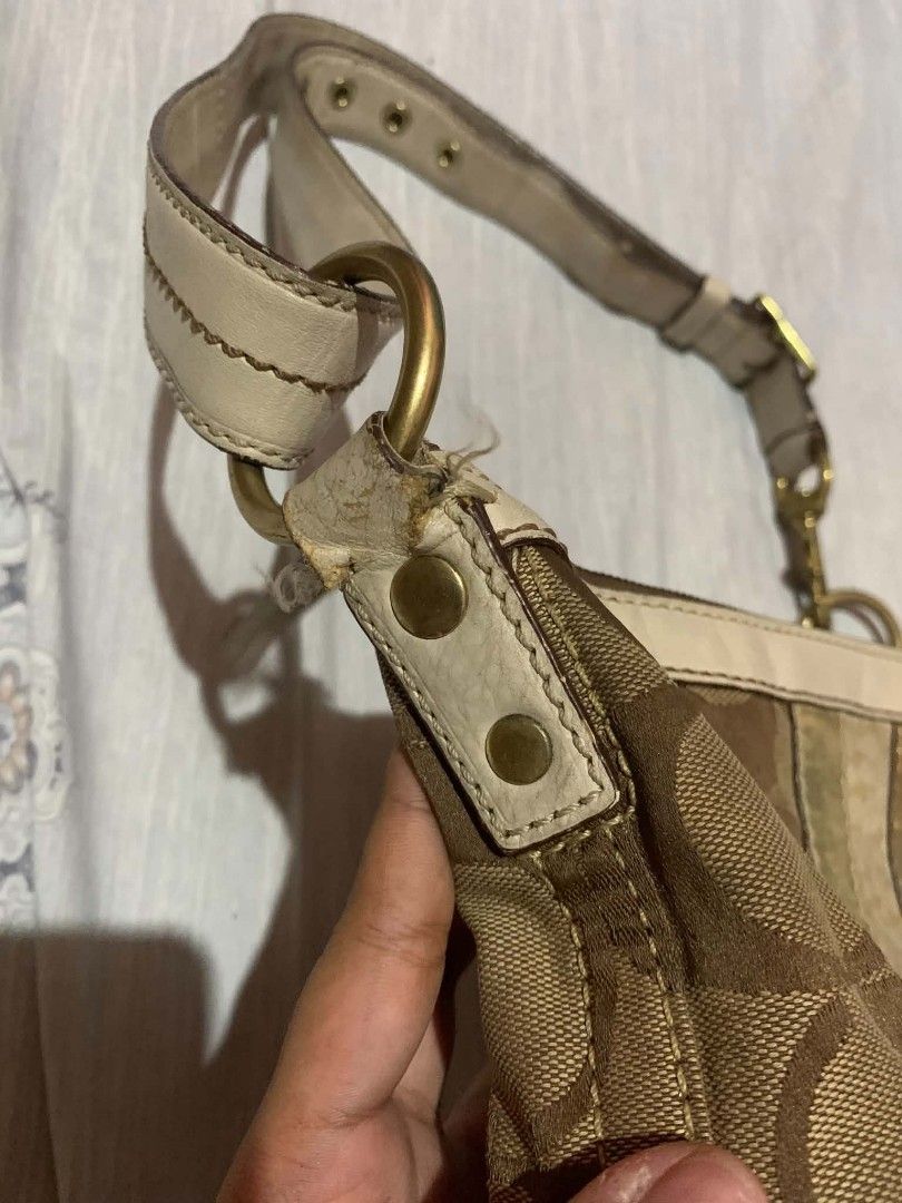 Coach Monogram Shoulder Bag (Category: Luxury Bags & Wallets) located in Manila. Submitted by shiyikazumeee (Listing ID 1463335910, Image 2). Description: - Classic Coach monogram shoulder bag - Color: Brown canvas with cream leather trim and gold stripe accents - Closure: Zipper - Interior: Zip pocket and slip pockets - Perfect for everyday use 1k if get agad +sf.