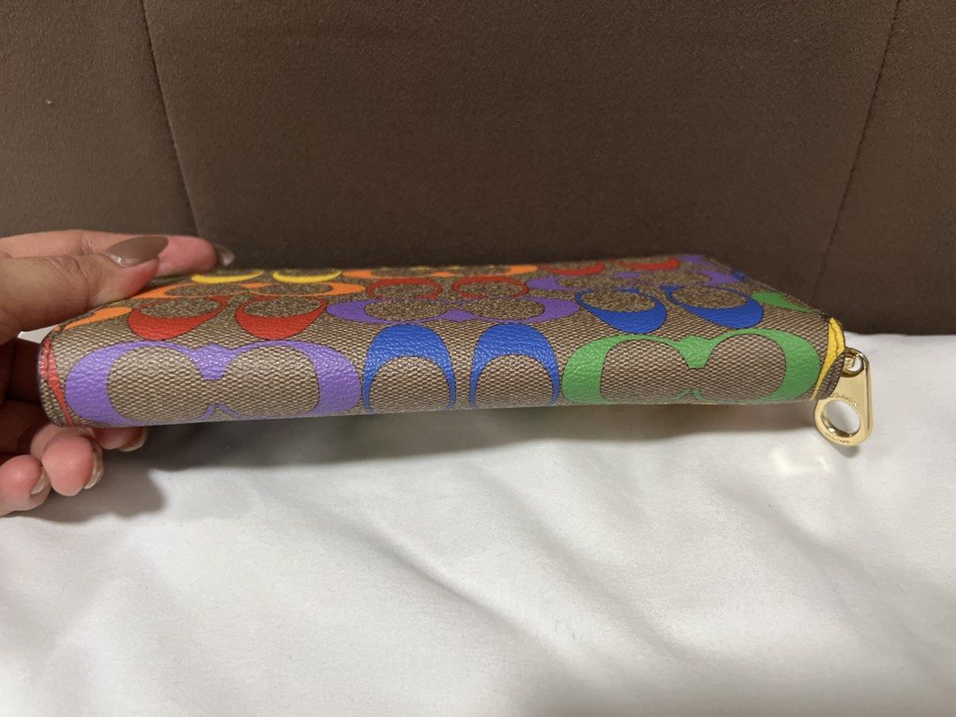 Coach Rainbow Zip Wallet (Category: Luxury Bags & Wallets) located in Cabanatuan. Submitted by hellorhea (Listing ID 1463460317, Image 3). Description: .