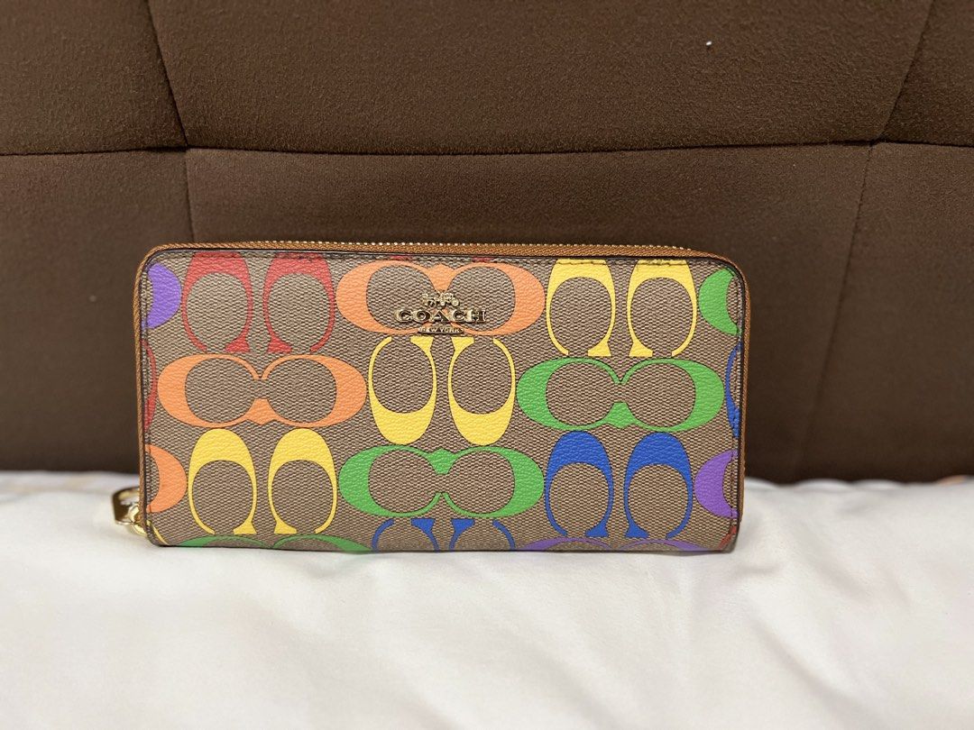 Coach Rainbow Zip Wallet (Category: Luxury Bags & Wallets) located in Cabanatuan. Submitted by hellorhea (Listing ID 1463460317, Image 1). Description: .