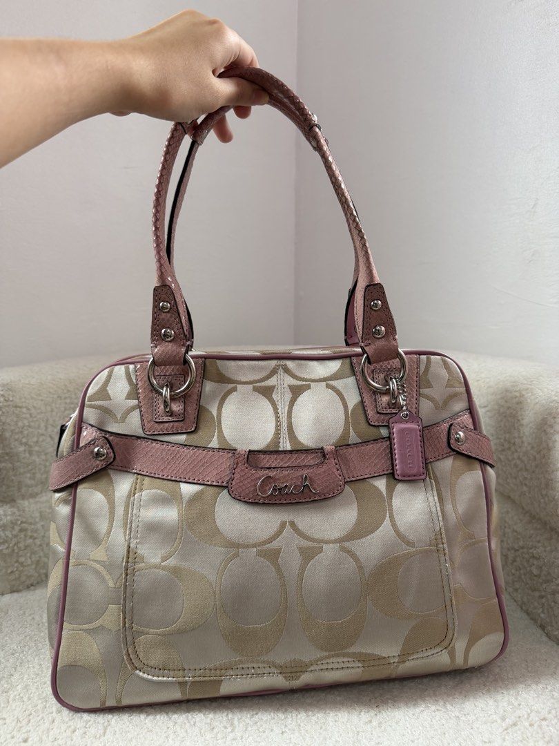 Coach Satchel Bag (Category: Luxury Bags & Wallets) located in Manila. Submitted by _thepursela (Listing ID 1463370824, Image 2). Description: .