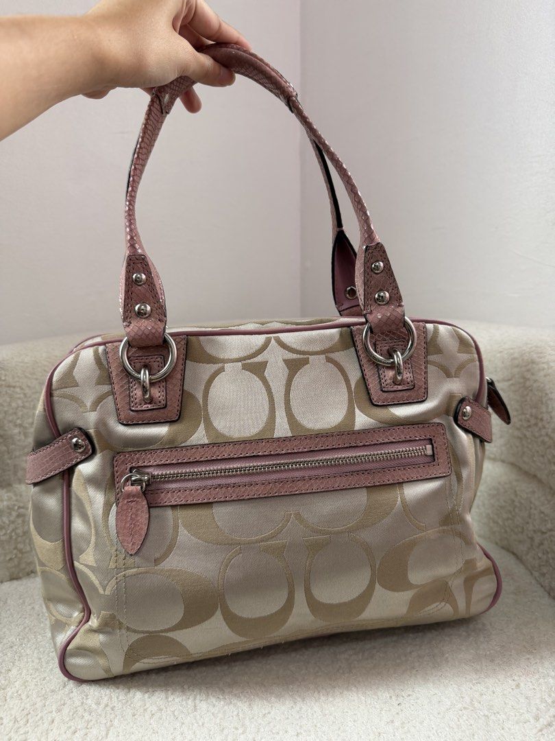 Coach Satchel Bag (Category: Luxury Bags & Wallets) located in Manila. Submitted by _thepursela (Listing ID 1463370824, Image 3). Description: .