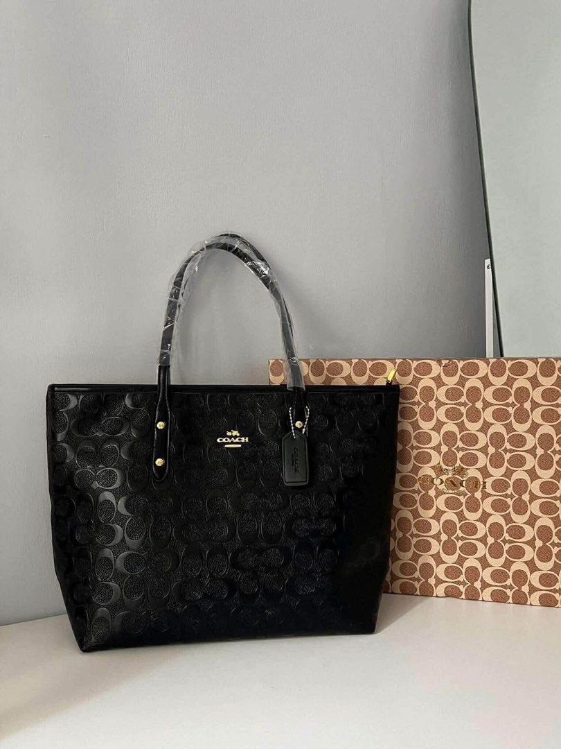 coach shoulder bag leather skin type bag (Category: Shoulder Bags) located in Manila. Submitted by maureen19 (Listing ID 1463555416, Image 2). Description: .