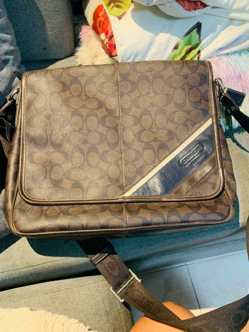 Coach Signature Messenger Bag (Category: Luxury Bags & Wallets) located in Santa Rosa. Submitted by skinticket888 (Listing ID 1463388568, Image 2). Description: Coach Signature Messenger Bag Width: 13 inches (~33 cm) Height: 11.8 inches (~30 cm) Depth: 3 inches (~7.6 cm) Strap Drop: Adjustable webbed crossbody strap extending up to a 53-inch drop, complete with a sliding shoulder pad comfort grip. Capacity: Large enough to accommodate documents, 