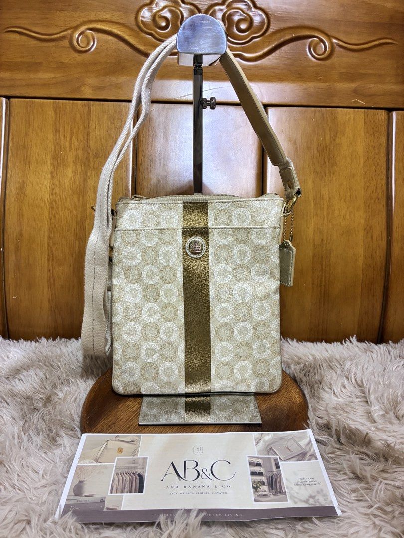 Coach Waverly Swingpack Style 43625 Sling (Category: Cross-body Bags) located in Subic. Submitted by anabananaco. (Listing ID 1463457524, Image 2). Description: Guaranteed authentic. 👜 Preloved Bags 🎌 From Japan 🇯🇵 Issues: super minimal stain.