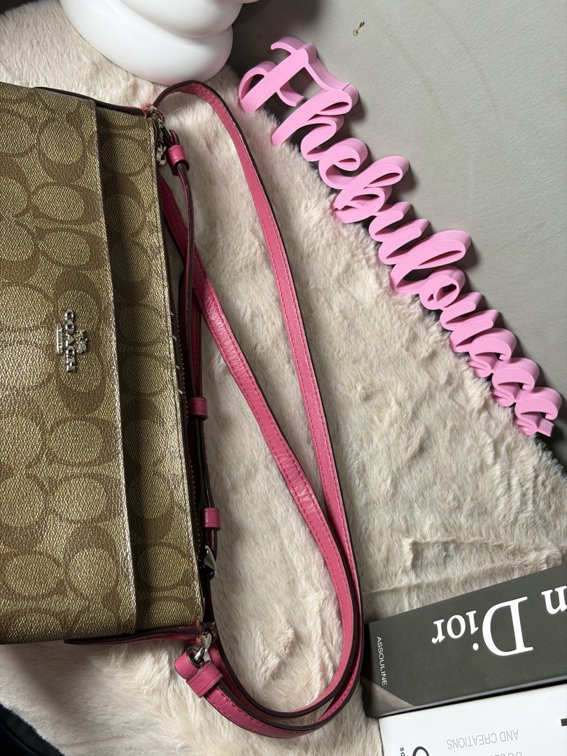 Coach Sling Bag (Category: Luxury Bags & Wallets) located in Manila. Submitted by at_realty (Listing ID 1463499100, Image 3). Description: Ukay source Manage your expectations 8/10 condition .