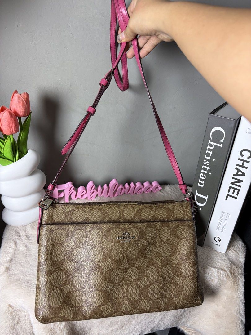 Coach Sling Bag (Category: Luxury Bags & Wallets) located in Manila. Submitted by at_realty (Listing ID 1463499100, Image 2). Description: Ukay source Manage your expectations 8/10 condition .