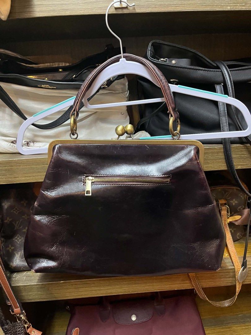 Coach style kisslock bag (Category: Clutches) located in Mandaluyong City. Submitted by ericsukay (Listing ID 1463487943, Image 2). Description: .
