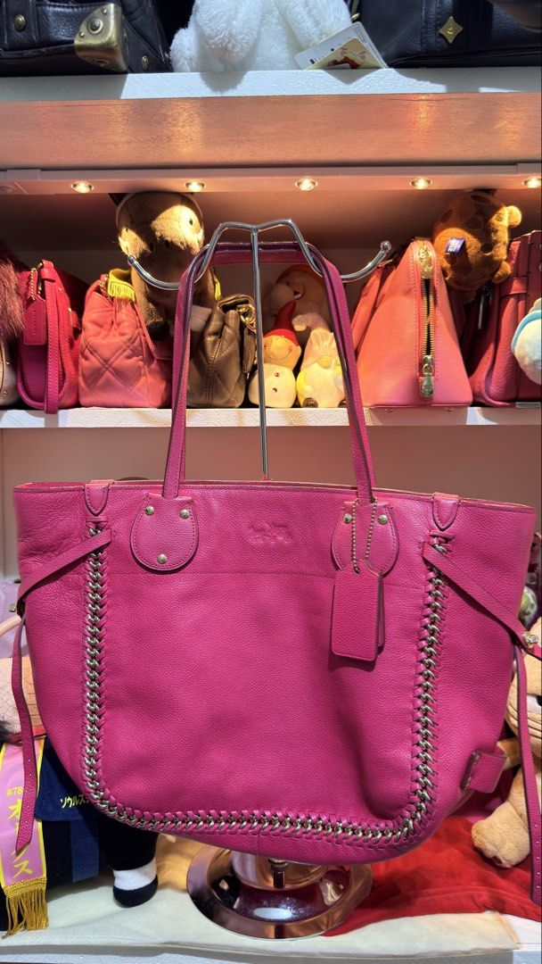 Coach Tatum Tote bag (Category: Luxury Bags & Wallets) located in Manila. Submitted by just_loved (Listing ID 1463518909, Image 1). Description: .