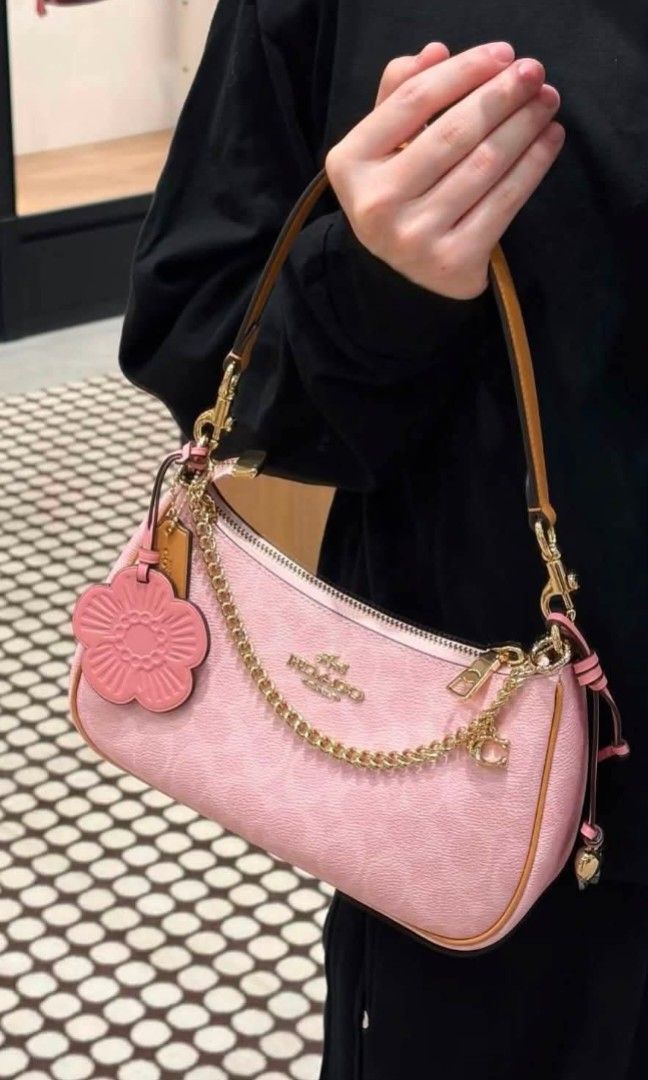 Coach Teri Shoulder Bag (Category: Shoulder Bags) located in Manila. Submitted by msddirectfactoryoutlet (Listing ID 1463451871, Image 1). Description: .