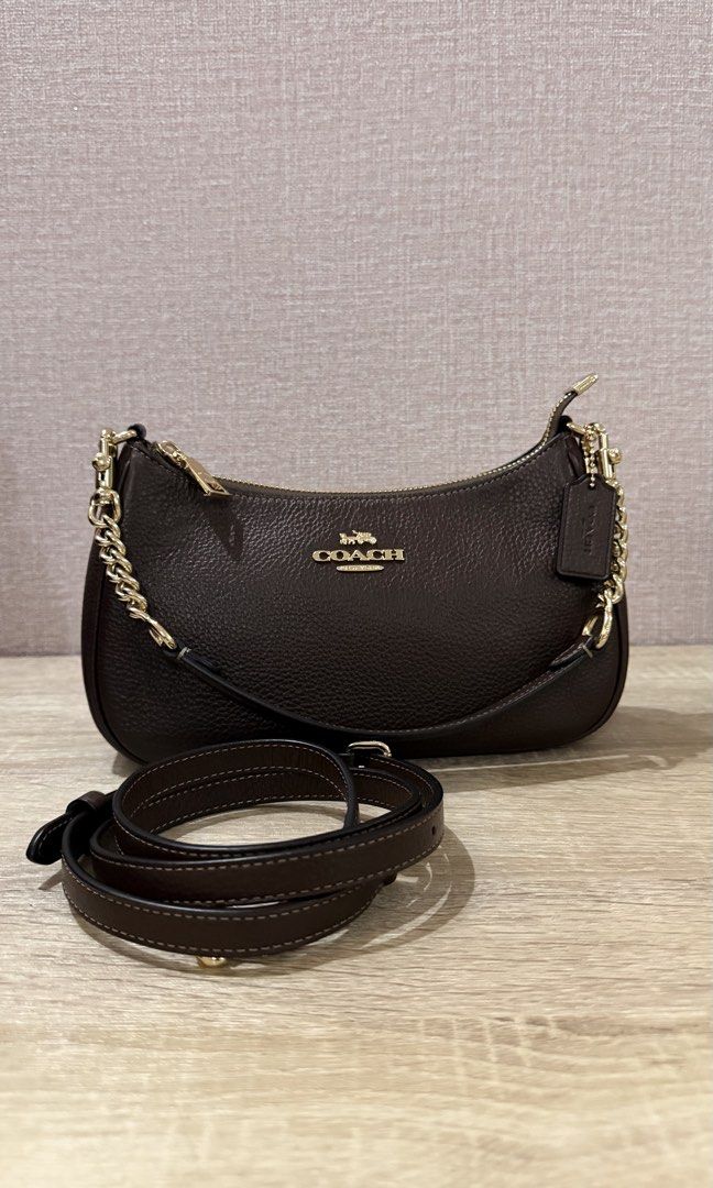 LP! Coach Teri Shoulder Bag in Maple (Category: Luxury Bags & Wallets) located in Calauan. Submitted by ciedeclutters (Listing ID 1463431893, Image 3). Description: LAST PRICE❕ PRELOVED but like new Rfs: decluttering, iba na naman ang gusto 🥹 10000% OG obvious naman sa details Made in Philippines (with tag & cc).