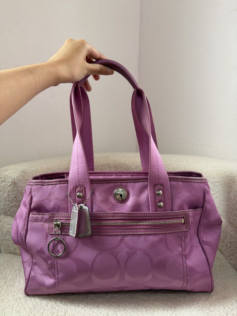 Coach Tote Pink (Category: Luxury Bags & Wallets) located in Manila. Submitted by _thepursela (Listing ID 1463370689, Image 2). Description: .