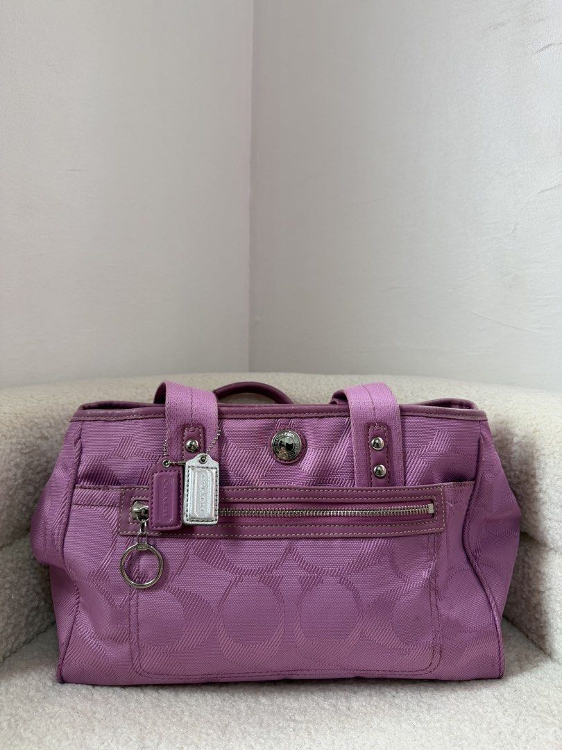 Coach Tote Pink (Category: Luxury Bags & Wallets) located in Manila. Submitted by _thepursela (Listing ID 1463370689, Image 1). Description: .