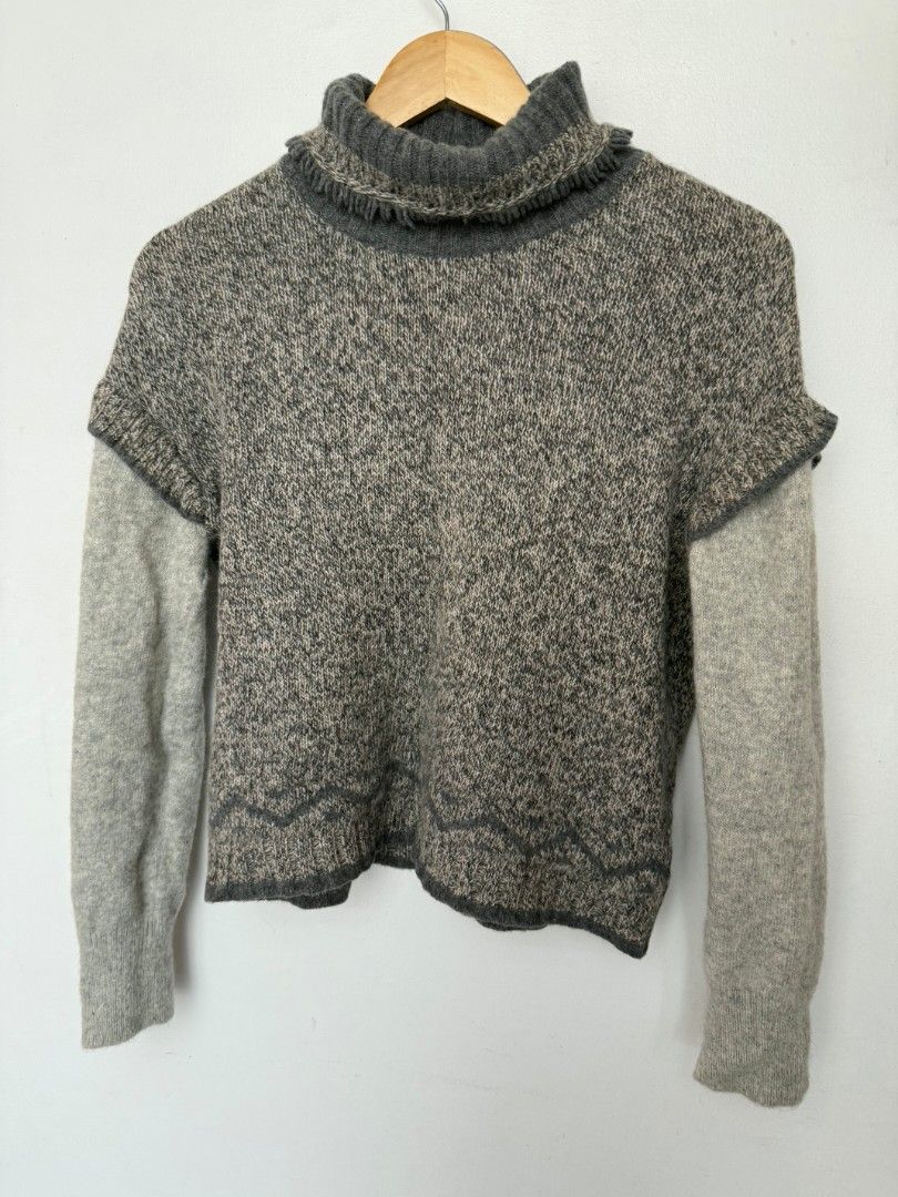 COCOON Knit Sweater with Turtleneck (Category: Longsleeves) located in Angeles City. Submitted by holaplli (Listing ID 1463402715, Image 1). Description: -Fits S-M 🚚Shipping via J&T express (P54-74 to MM) 💰Payment via Seabank, BPI, Gcash 📍Angeles, Pampanga.