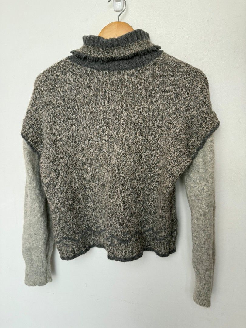 COCOON Knit Sweater with Turtleneck (Category: Longsleeves) located in Angeles City. Submitted by holaplli (Listing ID 1463402715, Image 2). Description: -Fits S-M 🚚Shipping via J&T express (P54-74 to MM) 💰Payment via Seabank, BPI, Gcash 📍Angeles, Pampanga.