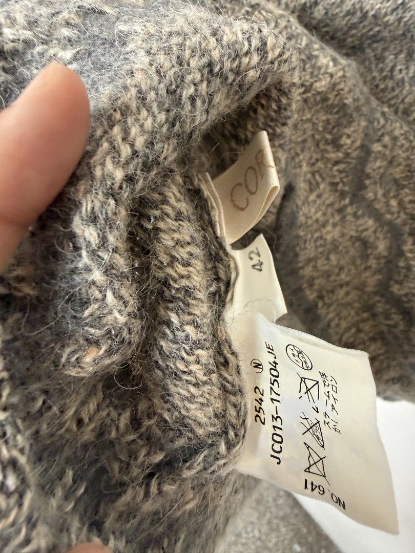 COCOON Knit Sweater with Turtleneck (Category: Longsleeves) located in Angeles City. Submitted by holaplli (Listing ID 1463402715, Image 3). Description: -Fits S-M 🚚Shipping via J&T express (P54-74 to MM) 💰Payment via Seabank, BPI, Gcash 📍Angeles, Pampanga.