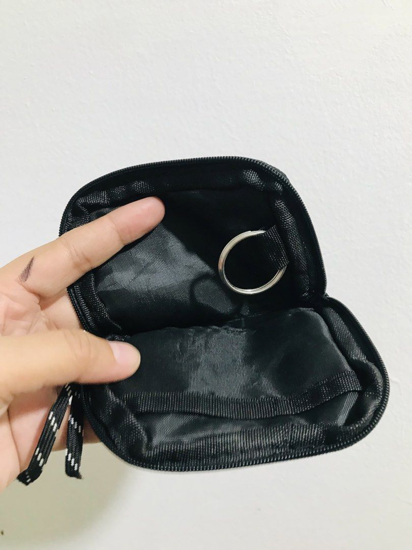 COINPURSE (Category: Purses & Pouches) located in Gamu. Submitted by 2022bagsbunny (Listing ID 1463387246, Image 3). Description: .