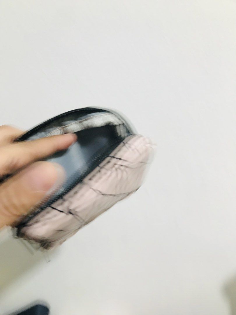 COINPURSE (Category: Purses & Pouches) located in Gamu. Submitted by 2022bagsbunny (Listing ID 1463387862, Image 3). Description: .