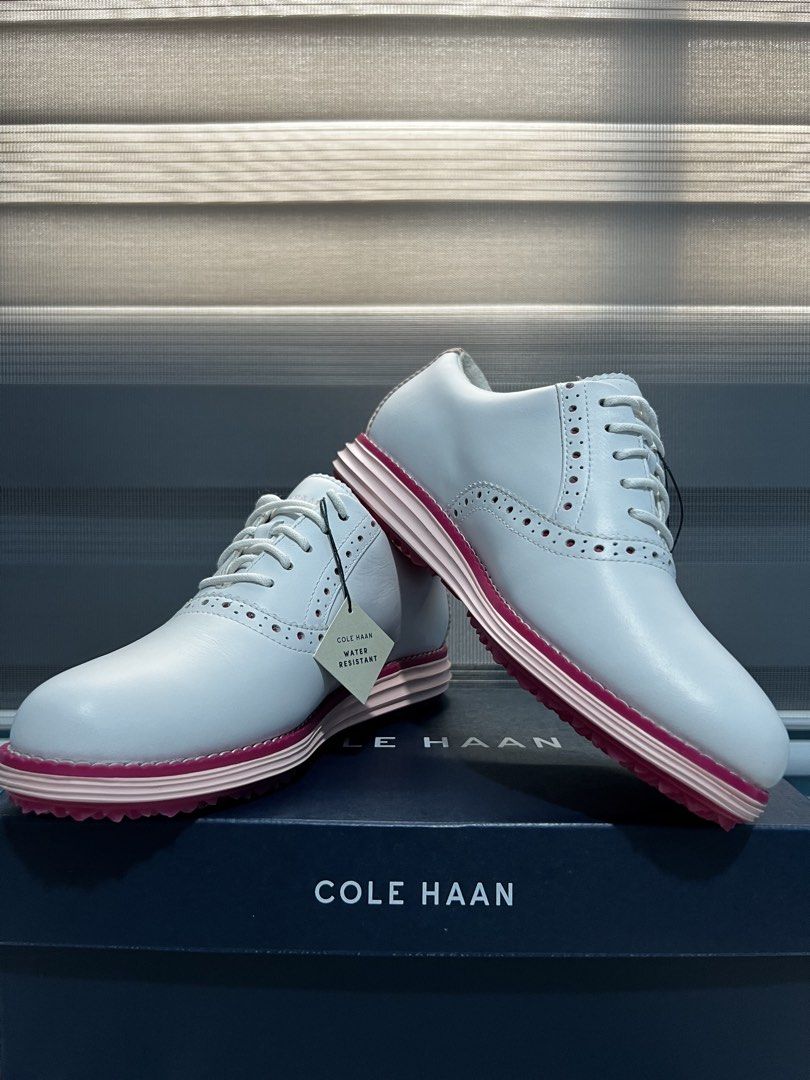 COLEHAAN OG SHORTWING GOLF (Category: Golf) located in Manila. Submitted by kyleramos294759 (Listing ID 1463377023, Image 2). Description: COLEHAAN OG SHORTWING GOLF Size: 6.5 C (Womens) Color: White/ Crystal Rose Issue: Slight discolaration BRANDNEW WITH BOX 📍Valenzuela City Pick up or Lalamove only.