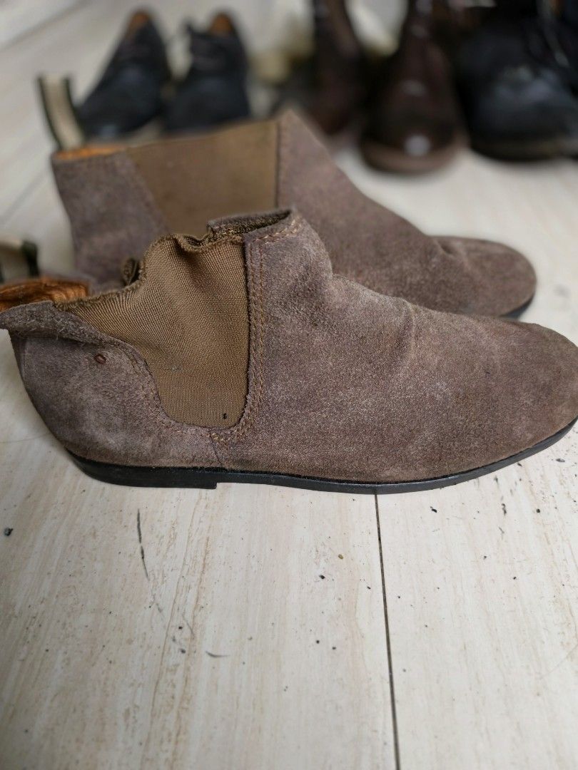 COLIMA BROWN SUEDE CHELSEA ANKLE BOOTS (Category: Casual Shoes) located in Marikina City. Submitted by amari.stylesph (Listing ID 1463330086, Image 2). Description: 🔥 LAST PRICE SALE! ₱1,000 ONLY! 🔥 COLIMA BROWN SUEDE CHELSEA ANKLE BOOTS Classic. Versatile. Timeless. 🤎 ✔️ Original Colima boots ✔️ Brown suede finish ✔️ Classic Chelsea-style design ✔️ Elastic side panels ✔️ Slip-on style ✔️ Great for office wear, smart casual outfits, and everyd