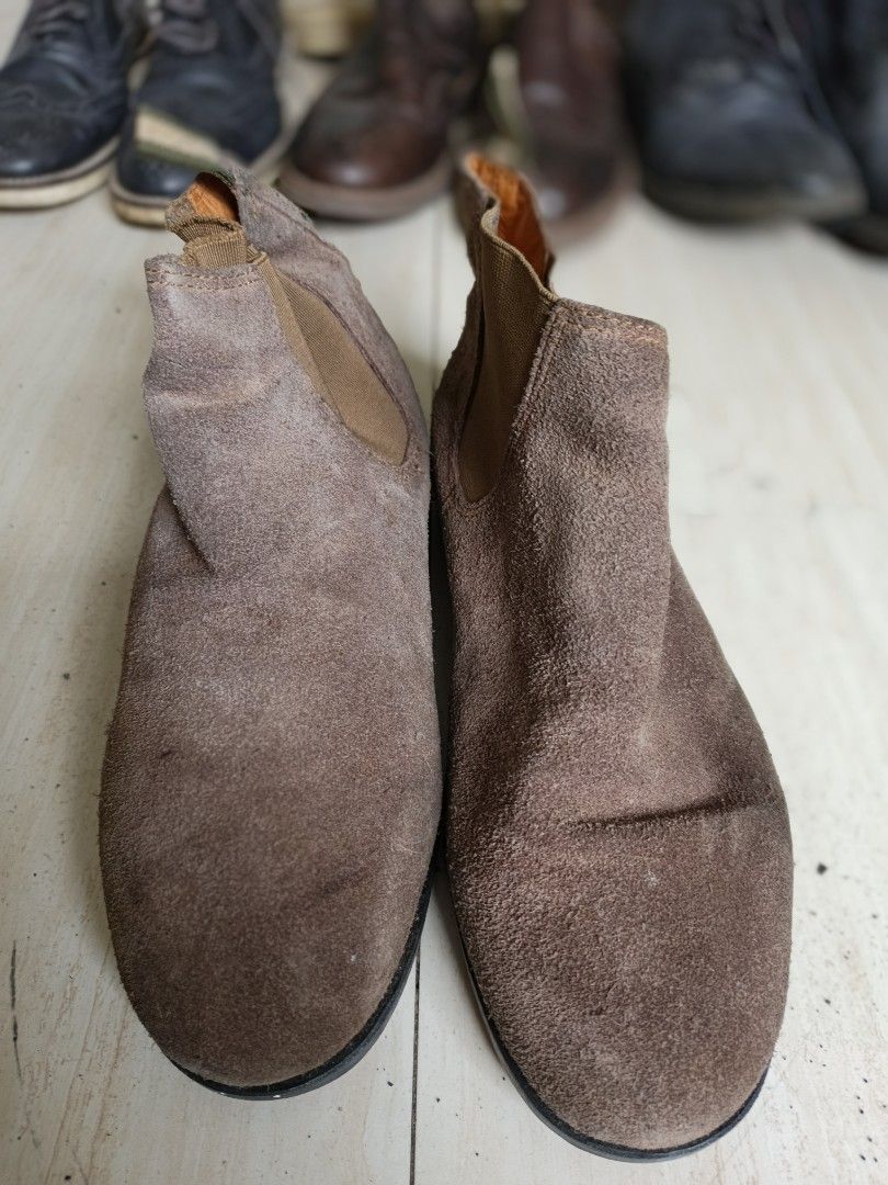 COLIMA BROWN SUEDE CHELSEA ANKLE BOOTS (Category: Casual Shoes) located in Marikina City. Submitted by amari.stylesph (Listing ID 1463330086, Image 1). Description: 🔥 LAST PRICE SALE! ₱1,000 ONLY! 🔥 COLIMA BROWN SUEDE CHELSEA ANKLE BOOTS Classic. Versatile. Timeless. 🤎 ✔️ Original Colima boots ✔️ Brown suede finish ✔️ Classic Chelsea-style design ✔️ Elastic side panels ✔️ Slip-on style ✔️ Great for office wear, smart casual outfits, and everyd