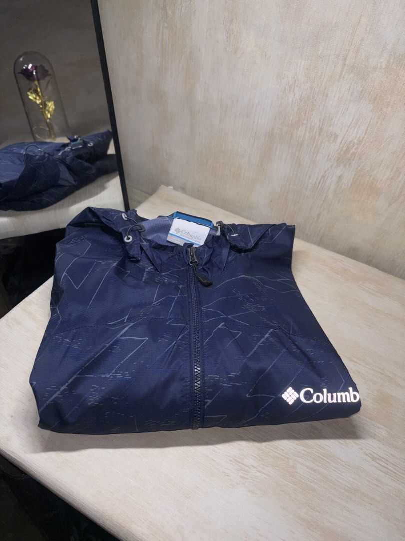 COLUMBIA WINDBREAKER JACKET (Category: Coats, Jackets and Outerwear) located in Cabuyao City. Submitted by pormanation-thrift-store (Listing ID 1463467363, Image 2). Description: COLUMBIA WINDBREAKER JACKET Condition: LIKE NEW Color rate: 10/10 (PWEDE SA MASELAN) Size: XL Dimes: 23”Wx30”L Issue: NONE‼️ Price: 1500.