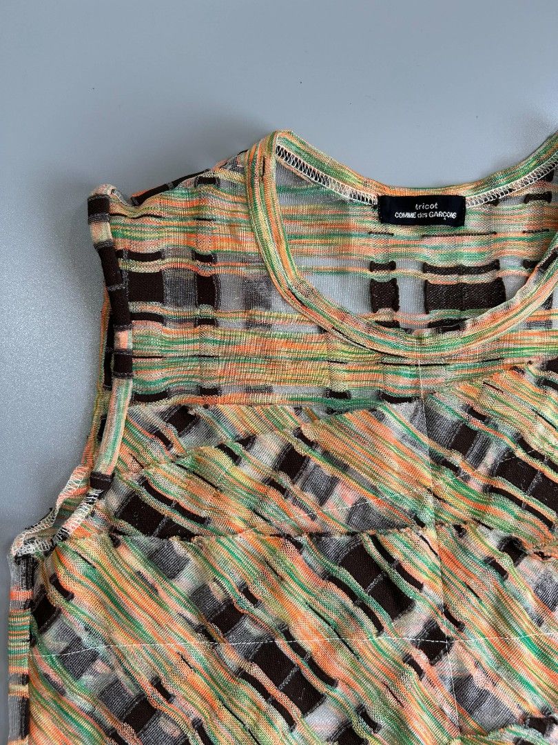 Comme des garcons tricot (Category: Activewear) located in Santa Rosa. Submitted by _ba_mo_si_ (Listing ID 1463481852, Image 3). Description: 17 width 21 length Cut wash tag.