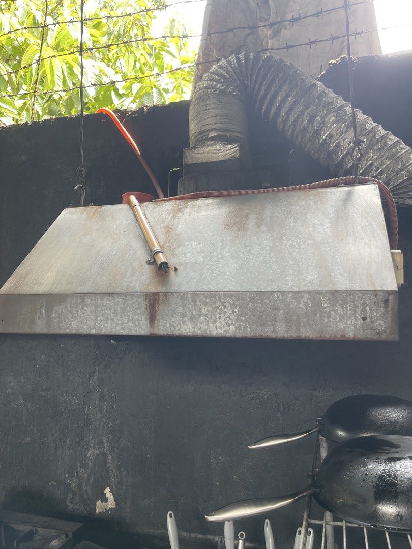 Commercial type Hood Range (Category: Hobs & Hoods) located in Makati City. Submitted by jp_finds (Listing ID 1463374821, Image 2). Description: Commercial Type Hood Range Working properly Lights and Exhuast Plug and Play sa wall With Duct Hose .
