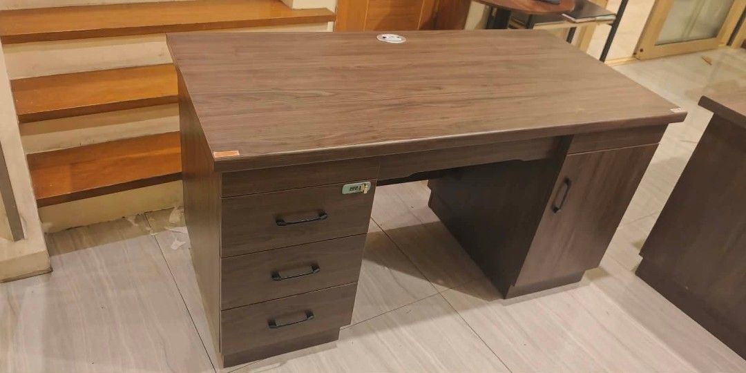 Computer table Size-140cm (Category: Tables & Sets) located in Manila. Submitted by dolorchris69891 (Listing ID 1463402379, Image 2). Description: Computer table Size-140cm 13,500.