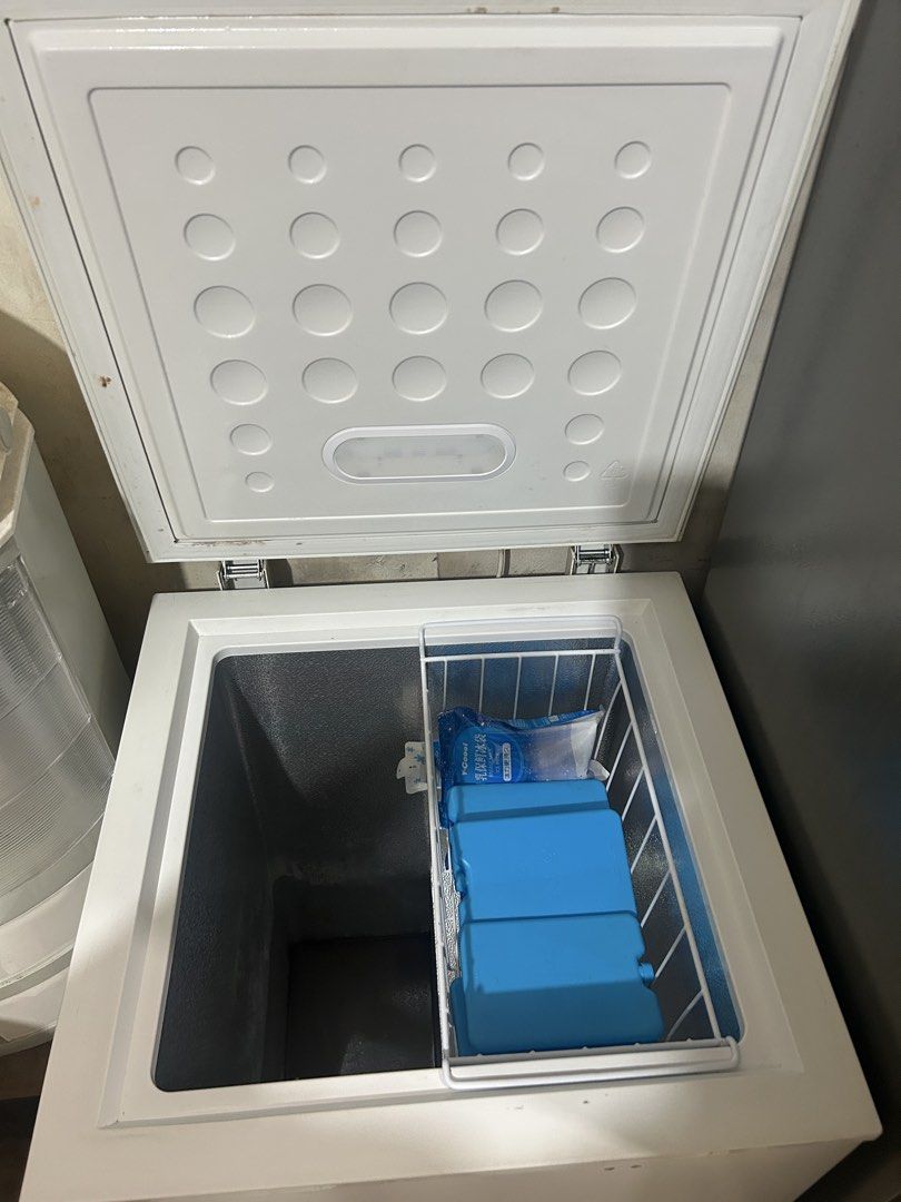 Condura Chest Freezer (Category: Refrigerators and Freezers) located in Del Monte. Submitted by arianne.andrea02 (Listing ID 1463331537, Image 3). Description: - White Condura chest freezer - Works well, reliable performance - Comes with a removable inner basket - Spacious storage for frozen goods - Perfect for households or small businesses - Selling because moving out of unit - Feel free to ask any questions! Used only for storing breastmilk. G