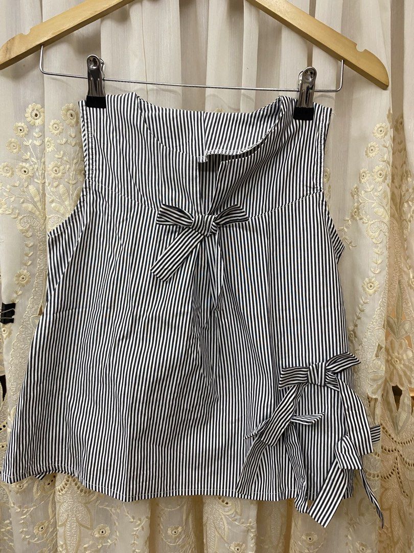 Coquette sleeveless (Category: Blouses) located in Trece Martires City. Submitted by reloveandrestyle (Listing ID 1463445504, Image 1). Description: For XS only.