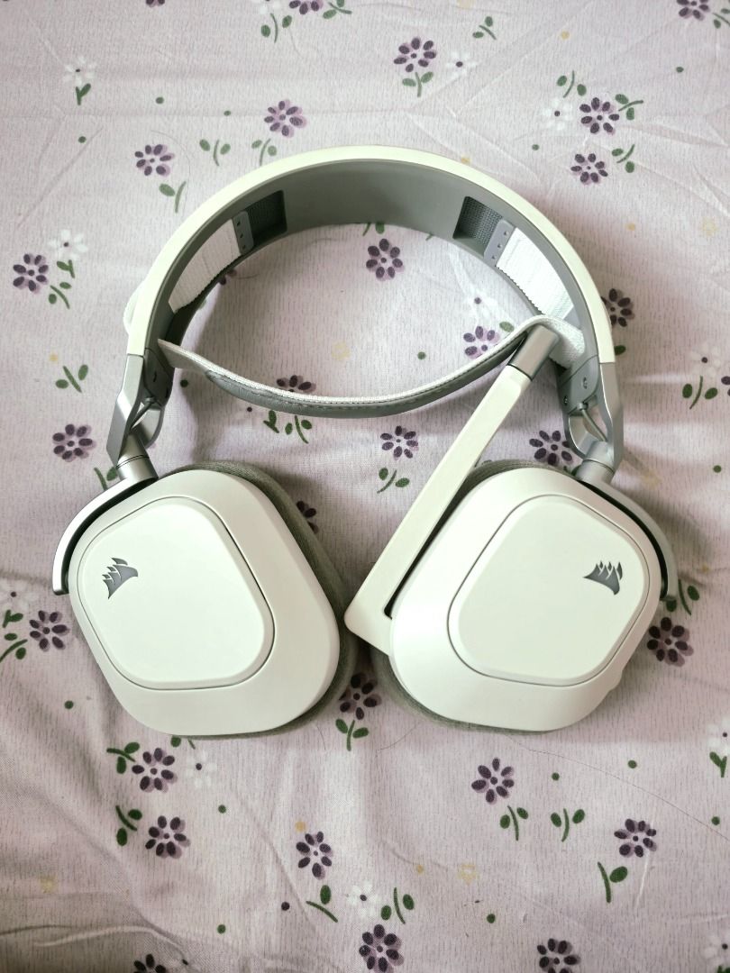 Corsair Wireless Gaming Headset White (Category: Headphones & Headsets) located in Manila. Submitted by panadero00 (Listing ID 1463369216, Image 1). Description: Original price 10-12k. - White Corsair wireless gaming headset - Comfortable earcups - Includes extra black ear pads - Excellent for gaming or listening to music - Fully functional and works well Dasma cavite area JNT or Lalamove delivery.
