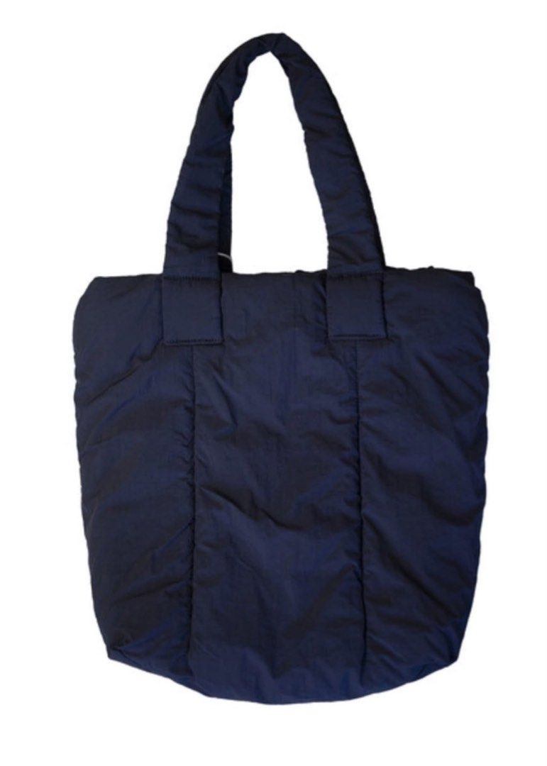 COS Padded Tote Bag Navy Blue (Category: Tote Bags) located in Donsol. Submitted by saksthriftavenuebyluckymaria8 (Listing ID 1463341274, Image 3). Description: - Navy blue padded tote bag from COS - Lightweight and spacious design - Ideal for everyday use or travel - button closure COS Padded Nylon Tote Bag large 14in x 8in base , 17in length, handle drop 11in width 18.5in Almost new.