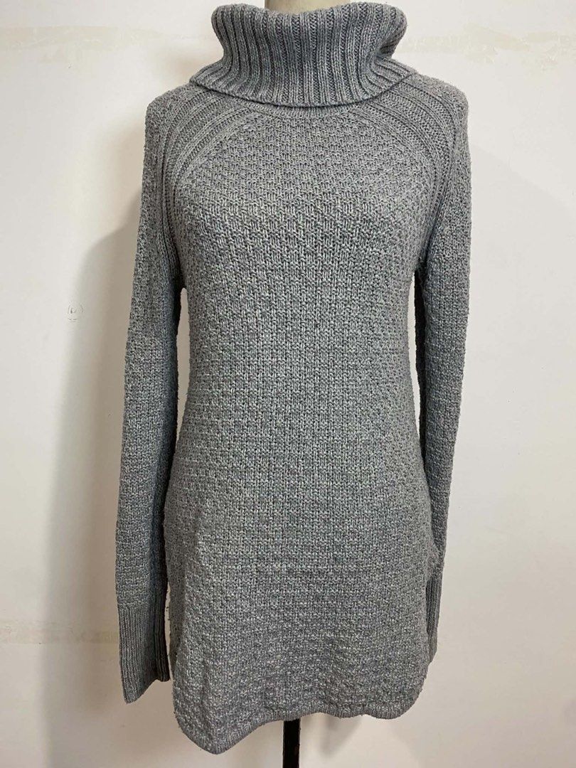 Cozy Gray Knit Turtle Long Sleeve Sweater (Category: Coats, Jackets and Outerwear) located in Cavite. Submitted by rhizzaroo_ (Listing ID 1463513743, Image 1). Description: S-L.