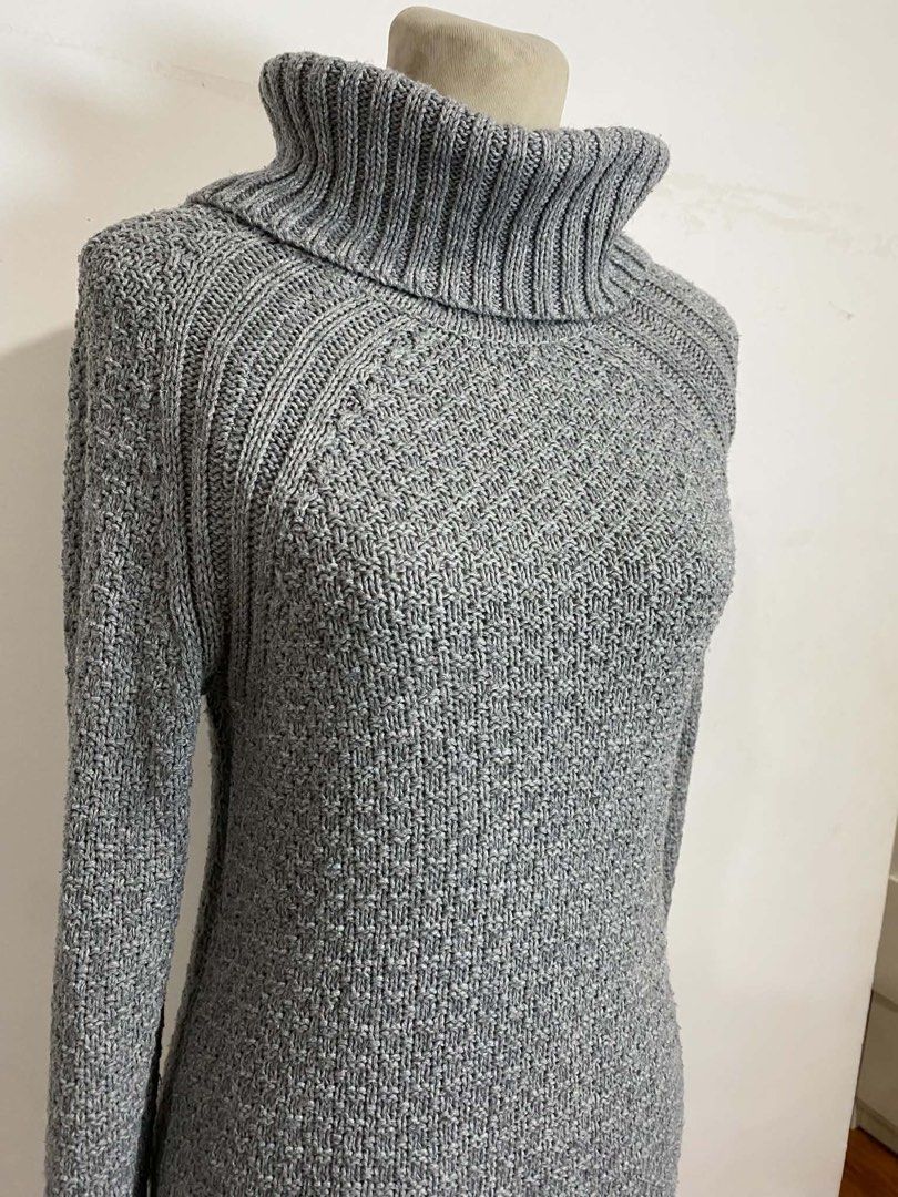Cozy Gray Knit Turtle Long Sleeve Sweater (Category: Coats, Jackets and Outerwear) located in Cavite. Submitted by rhizzaroo_ (Listing ID 1463513743, Image 2). Description: S-L.