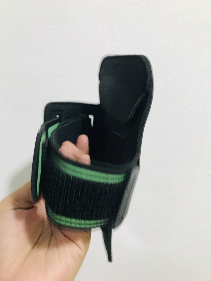 CP HOLDER FOR JOGGING (Category: Purses & Pouches) located in Gamu. Submitted by 2022bagsbunny (Listing ID 1463382625, Image 3). Description: .