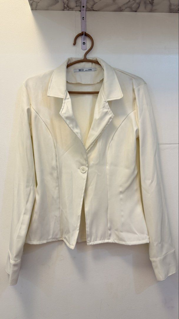 Cream Blazer with Single Button (Category: Coats, Jackets and Outerwear) located in Angeles City. Submitted by hooni_park (Listing ID 1463482861, Image 1). Description: - Cream colored blazer - Single button closure - Long sleeves with button cuff details - Minor yellowing marks on front left side - Ideal for layering.