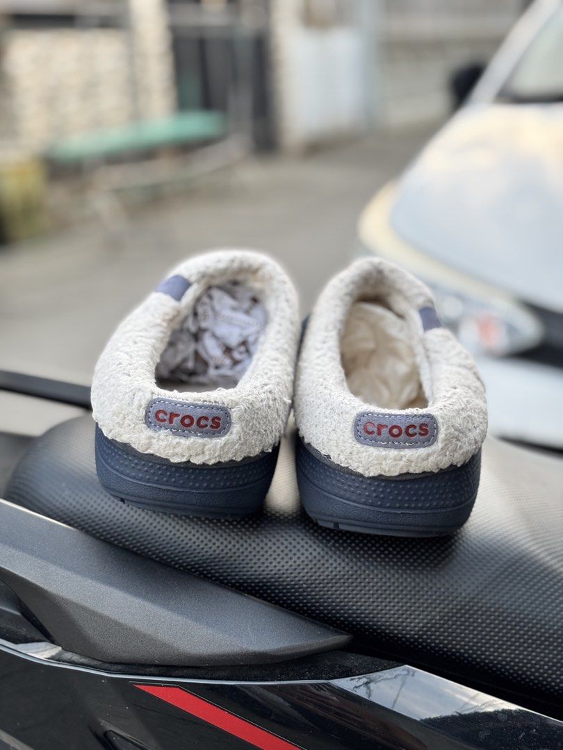 Crocs Blitzen II Lined Clogs (Category: Slippers & Slides) located in San Fernando. Submitted by kickslocker (Listing ID 1463343501, Image 3). Description: - Crocs Blitzen II Clogs - Men's Size 9 (equivalent to 27cm) - Cozy fleece lining for warmth - Deep navy blue color - Ideal for lounging and quick errands - Price: PHP 1499.
