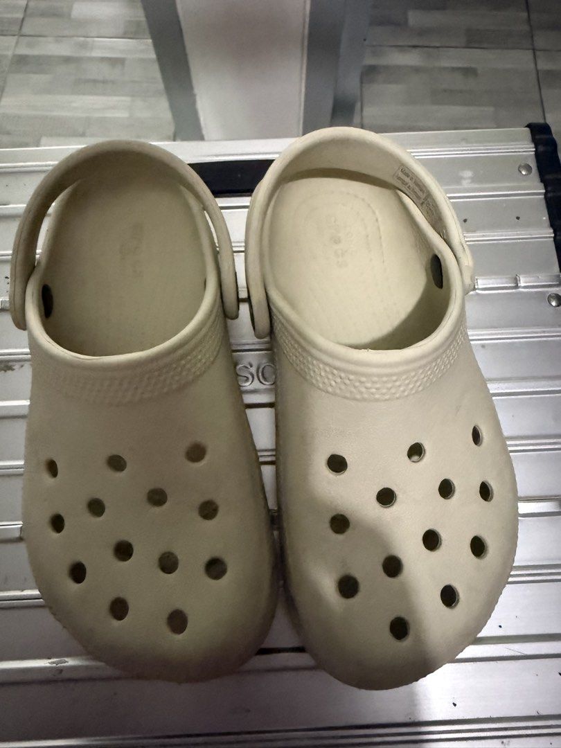 Crocs Classic Clogs Beige (Category: Slippers & Slides) located in Paranaque City. Submitted by bratty.20 (Listing ID 1463461345, Image 1). Description: Size C 12.