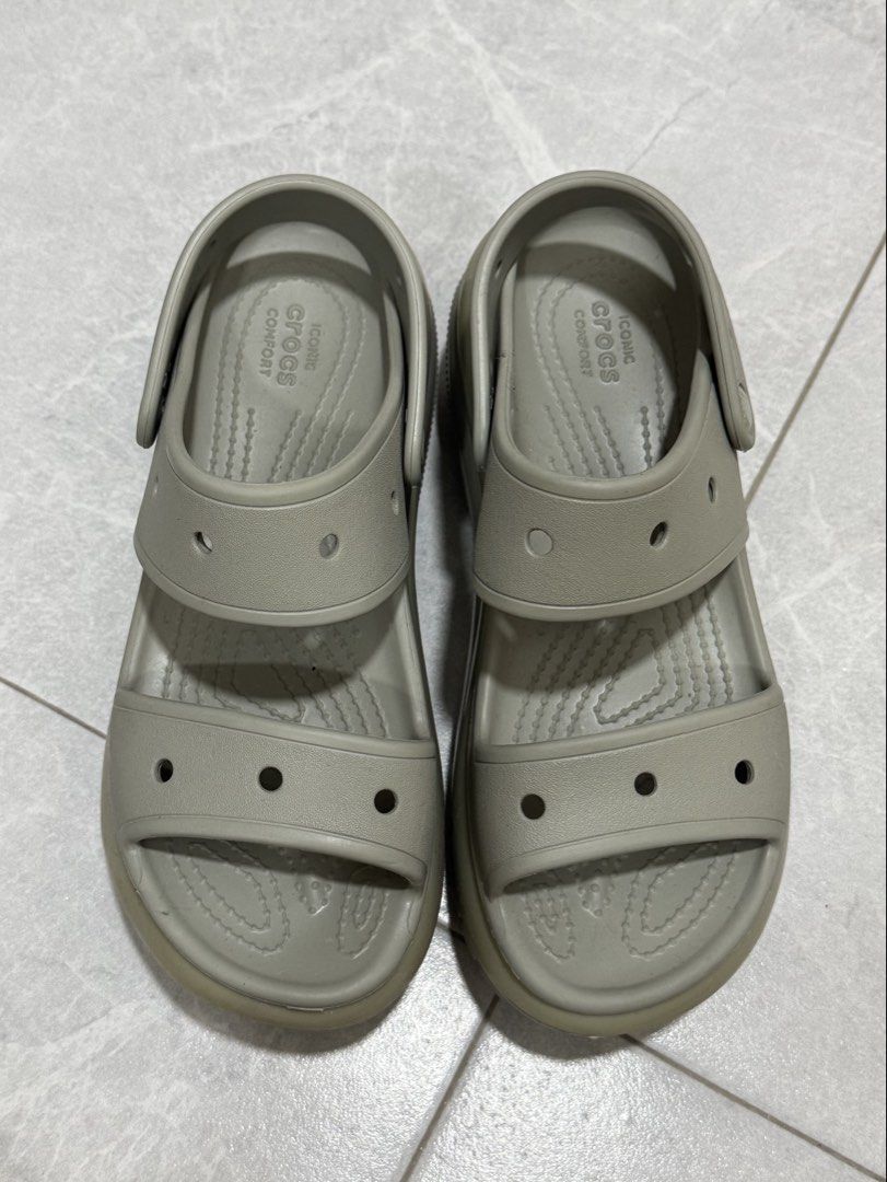 Crocs Mega Crush Sandal (Category: Wedges) located in Manila. Submitted by marie16_secondhandclothes (Listing ID 1463424088, Image 1). Description: Lightly used with slight discoloration on the glossy accent..