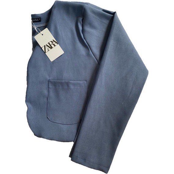 Cropped Blazer (Category: Coats, Jackets and Outerwear) located in Manila. Submitted by acregala.21 (Listing ID 1463543537, Image 1). Description: Quality fabric.