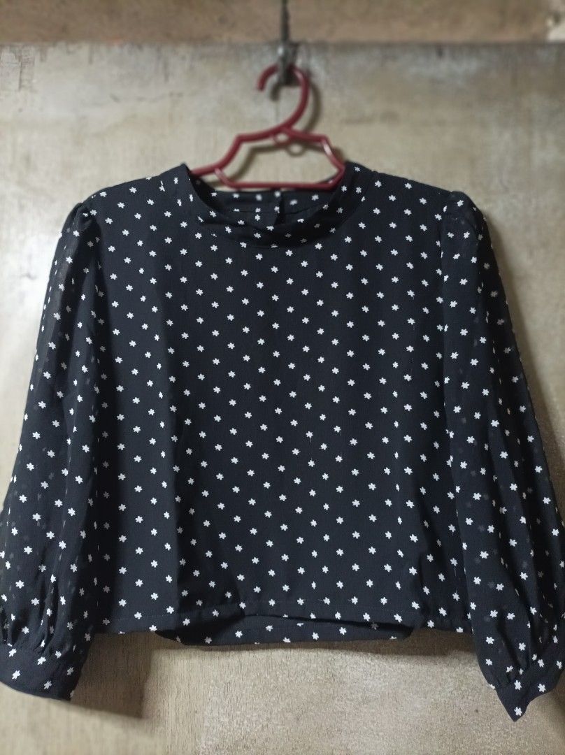 CROPPED BLOUSE (Category: Blouses) located in Makati City. Submitted by jessu_ (Listing ID 1463382803, Image 1). Description: Black blouse with white stars. Features long sleeves, gathered cuffs, and high neckline. Perfect for versatile styling! Medium to large 2nd photo for closer look Buy 3 + 1 free of your choice from any available listing RFS: Decluttering MOP: GCash or bank transfer.
