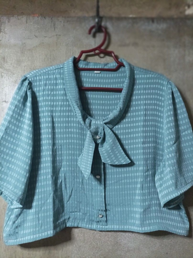 CROPPED BLOUSE (Category: Blouses) located in Makati City. Submitted by jessu_ (Listing ID 1463384290, Image 1). Description: Light blue tie-neck blouse. Button-down and cropped style. Perfect for vintage looks. Small to medium 2nd photo for closer look Buy 3 + 1 free of your choice from any available listing RFS: Decluttering MOP: GCash or bank transfer.