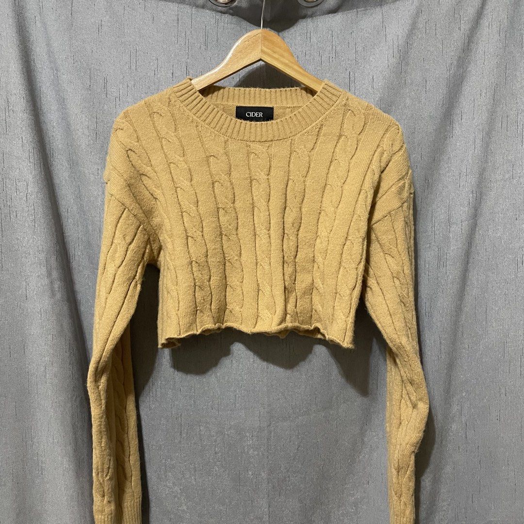 Cropped Sweater (Category: Others Tops) located in Davao. Submitted by threadellebyhazel_davao (Listing ID 1463363417, Image 1). Description: Used once Details: 🌸 No when worn 🌸 Davao City 🌸 Shipping only - buyer will cater the shipping fee 🌸 Gcash-Maya-Bank transfer only.