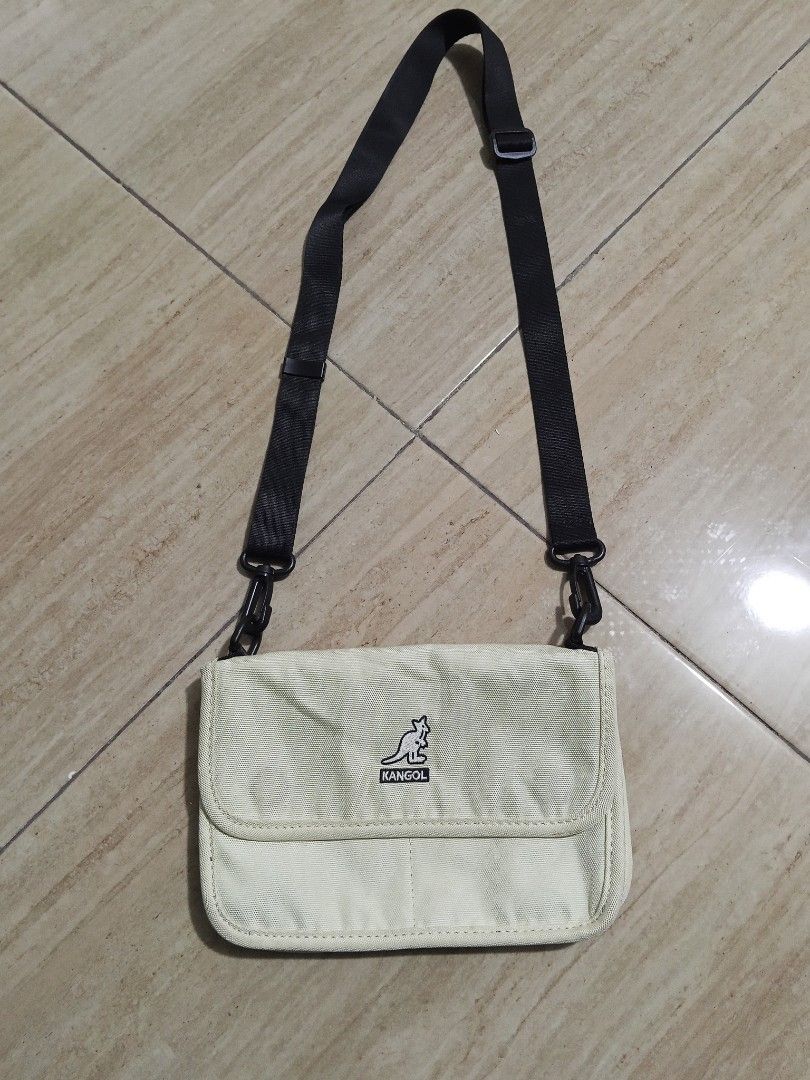 Cross Body bag (Category: Sling Bags) located in Glan. Submitted by cpaharodde48008 (Listing ID 1463418274, Image 1). Description: Cross Body bag Need wash 699 + sf only Dm.
