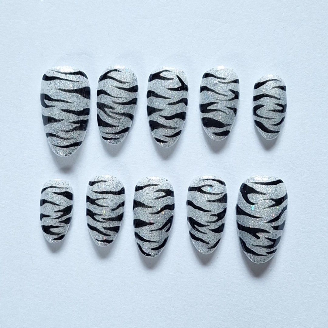 Custom press on nails (Category: Hands & Nails) located in Quezon City. Submitted by luxetips_pressph (Listing ID 1463327822, Image 1). Description: Custom Press On Nails for 250-350php Any shape and length message to order and for inquiries! Inclusions: 📌 Nail Prep Kit (Alcohol Pads, Cuticle Pusher, Nail File) 📌Jelly Glue 📌 Care Card 📌Press On Nails.