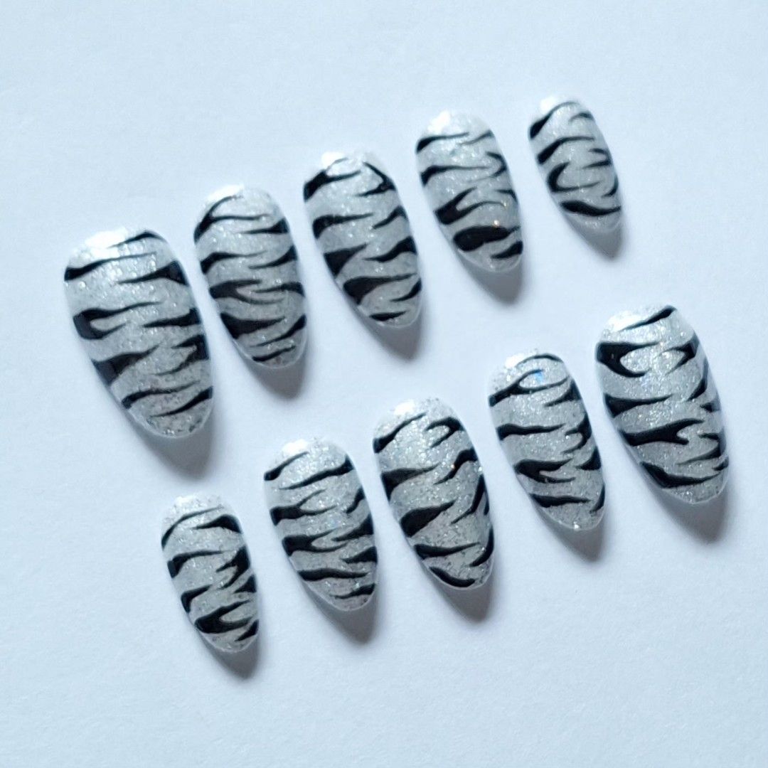 Custom press on nails (Category: Hands & Nails) located in Quezon City. Submitted by luxetips_pressph (Listing ID 1463327822, Image 2). Description: Custom Press On Nails for 250-350php Any shape and length message to order and for inquiries! Inclusions: 📌 Nail Prep Kit (Alcohol Pads, Cuticle Pusher, Nail File) 📌Jelly Glue 📌 Care Card 📌Press On Nails.