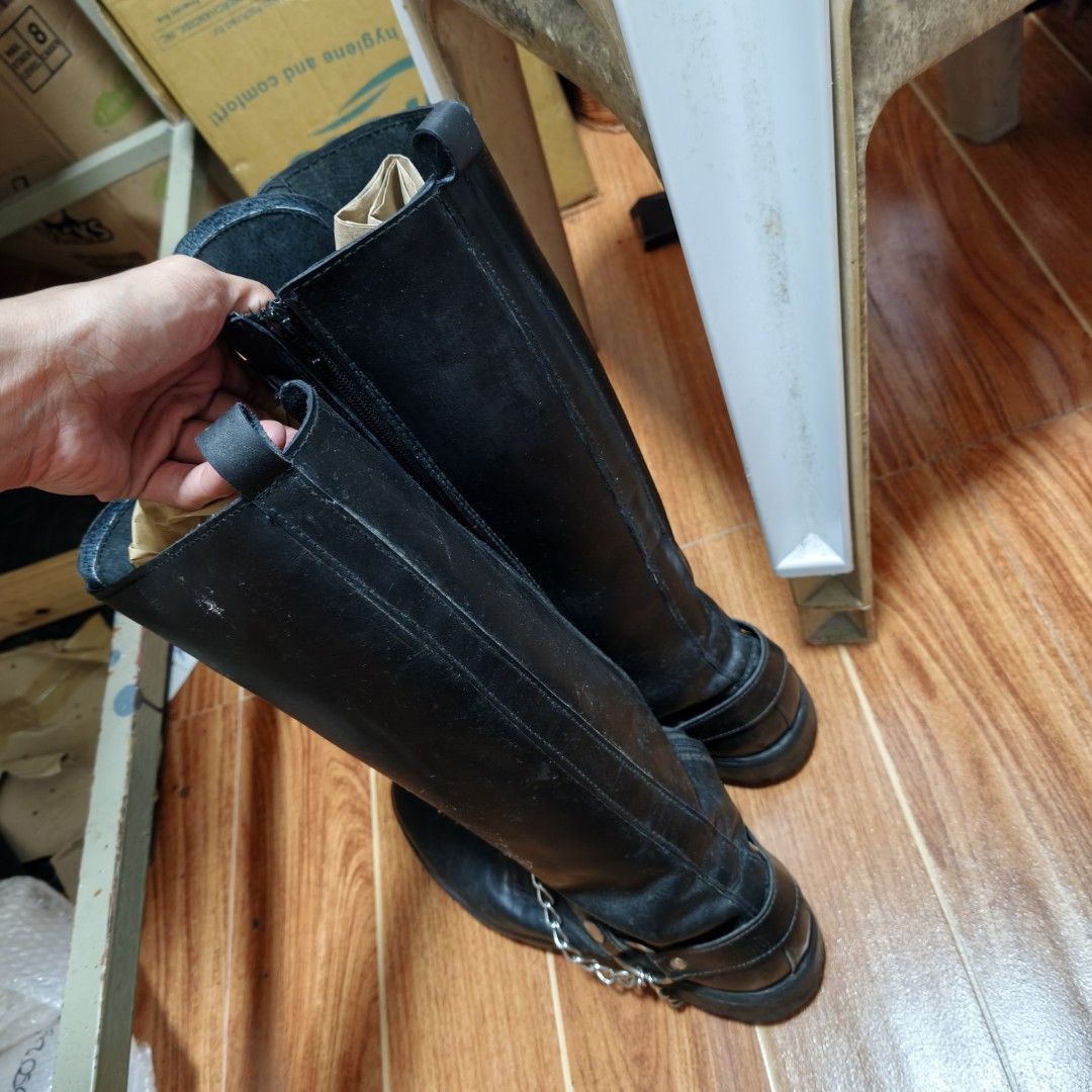 Customized Knee Boots Size 9 (Category: Boots) located in Santa Rosa. Submitted by thebear29 (Listing ID 1463398552, Image 3). Description: Almost brand new. Used a couple of times. Made with pure cowhide full grain leather. Customized. Size 9. Needs a bit of cleaning Rfs > not being used anymore thats why it's a bit dusty..