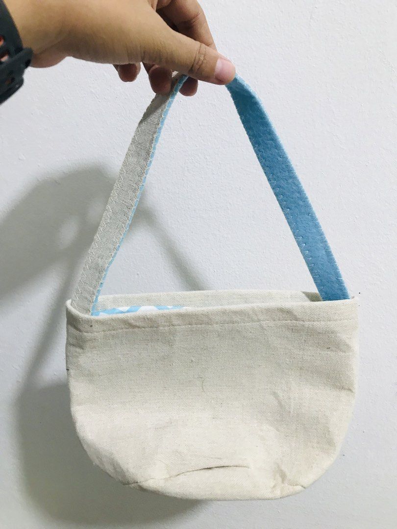 CUTE HANDBAG (Category: Tote Bags) located in Gamu. Submitted by 2022bagsbunny (Listing ID 1463388340, Image 2). Description: .
