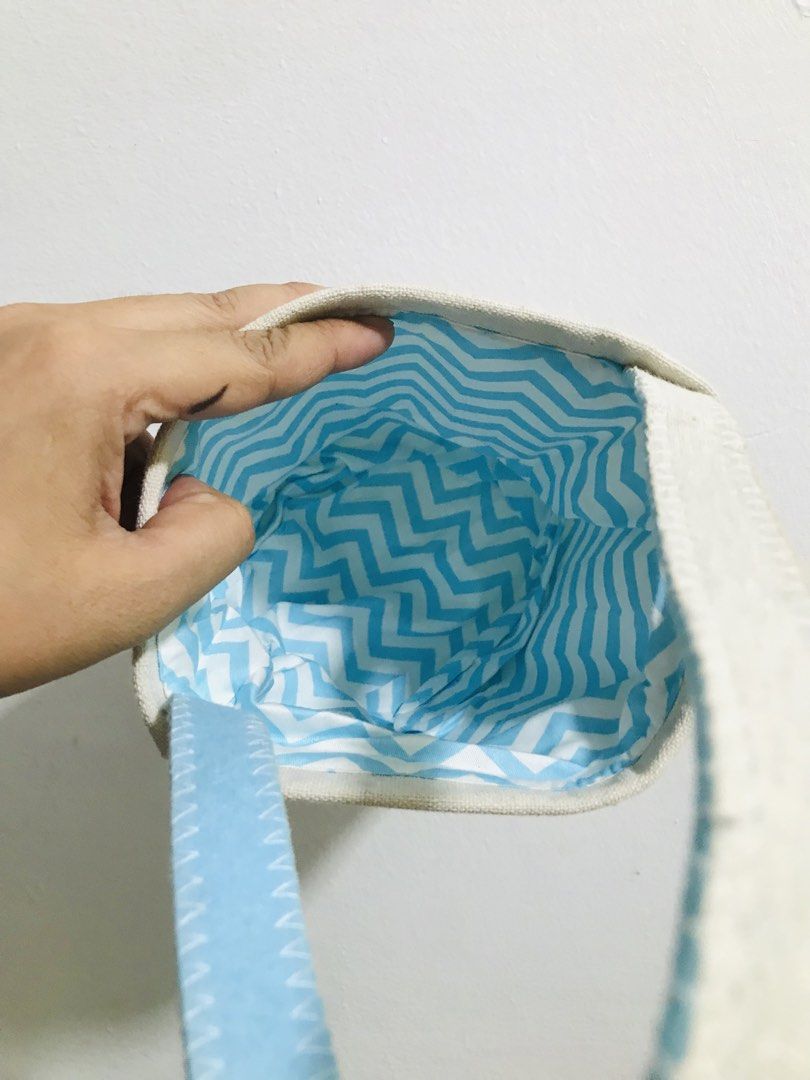 CUTE HANDBAG (Category: Tote Bags) located in Gamu. Submitted by 2022bagsbunny (Listing ID 1463388340, Image 3). Description: .